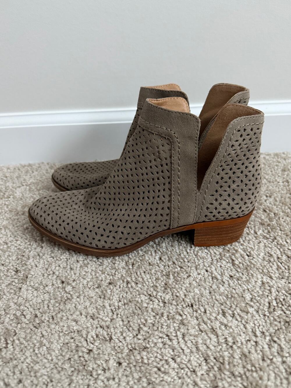 Lucky Brand Brooklin Perforated Cutout Suede Ankle Boots Size 6